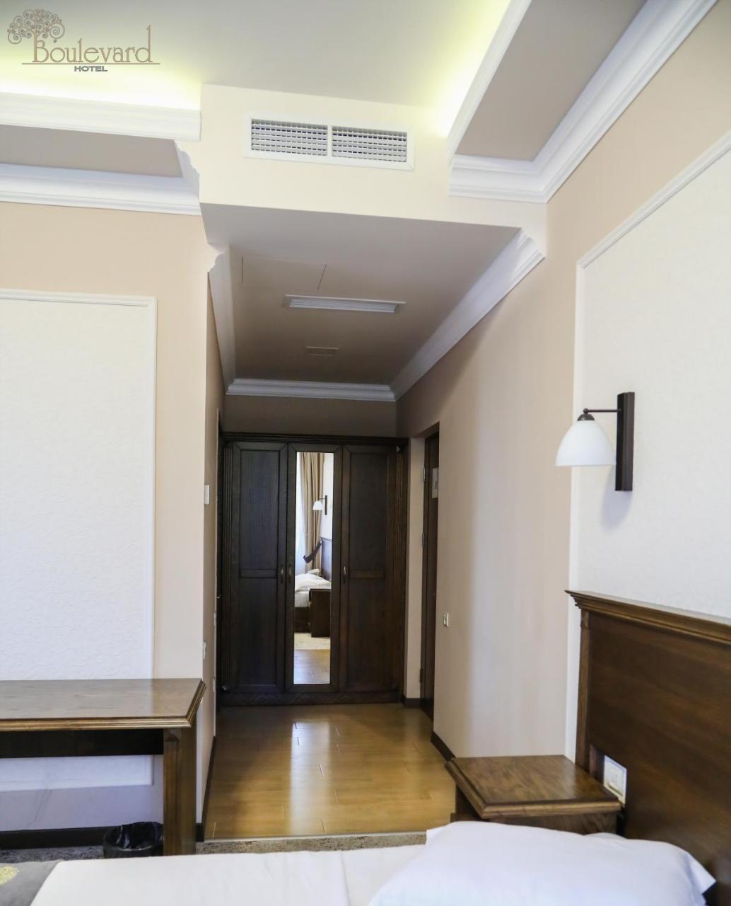 Boulevard Hotel Yerevan Exterior photo